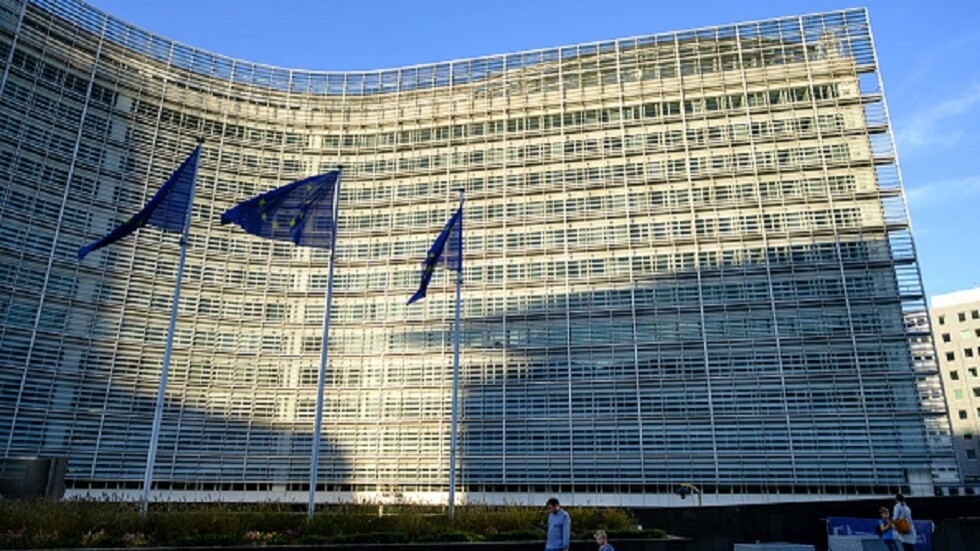 بلومبرغ: المفوضية الأوروبية قد توصي بتخفيض تمويل هنغاريا بسبب الفساد