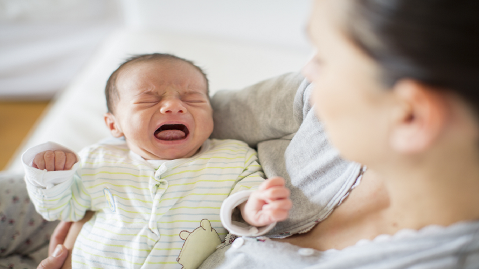 العلماء يكشفون عن "وصفة 3 خطوات" لوقف بكاء الرضيع!