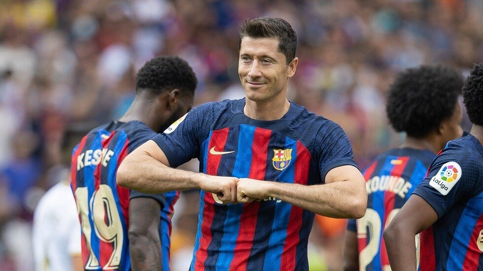 ليفاندوفسكي يقود برشلونة لاقتناص الصدارة من ريال مدريد (فيديو)