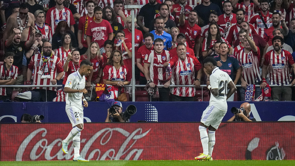 مهاجم أتلتيكو مدريد يشعل غضب جماهير فريقه برقصة مع فينيسيوس (فيديو)