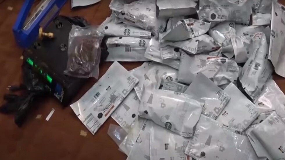الحوثيون يعلنون ضبط أكثر من طن من الحشيش وورشة لتعبئته في صنعاء (فيديو)