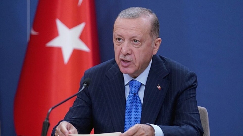 أردوغان يعرب لزيلينسكي عن امتنانه على نجاح تبادل الأسرى بين روسيا وأوكرانيا