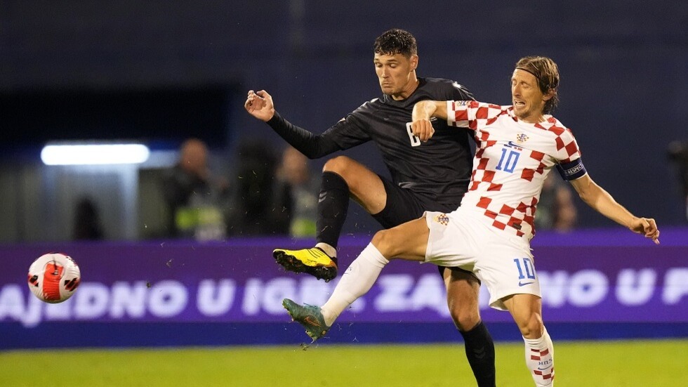 قبل الـ"كلاسيكو".. مودريتش يعود إلى ريال مدريد مصابا