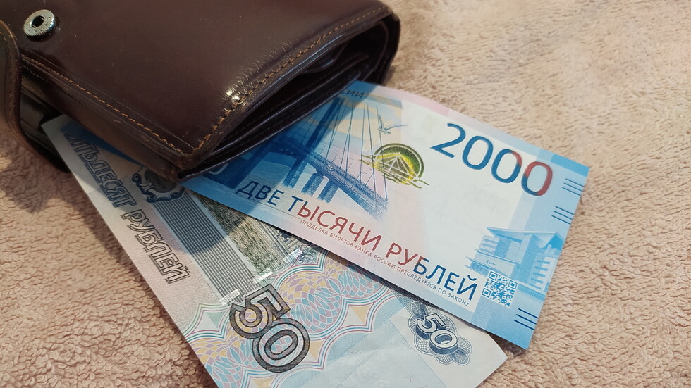 "يضمن الوفاء بجميع الالتزامات الاجتماعية".. الحكومة الروسية تقدم إلى الدوما مشروع موازنة البلاد