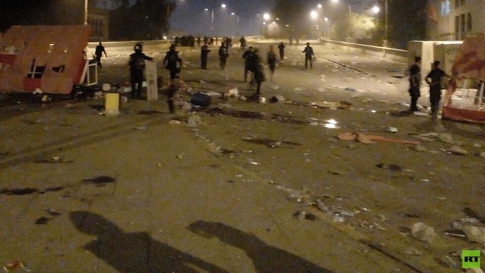العراق.. كر وفر بين المتظاهرين والقوات الأمنية وسط بغداد (صور + فيديو)