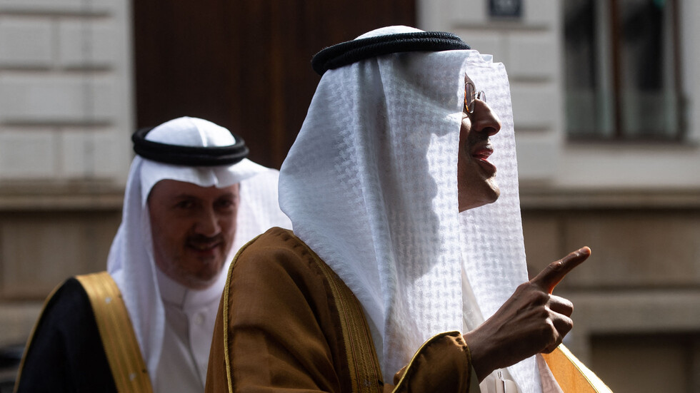 هل يستحق خفض إنتاج النفط تعريض العلاقة الأمريكية ⁧‫السعودية‬⁩ للخطر؟ وزير الطاقة السعودي يرد (فيديو)