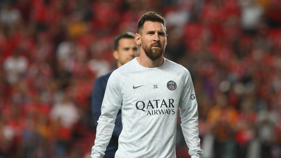 تمثال تاريخي.. برشلونة يواصل إغراء ميسي بالعودة