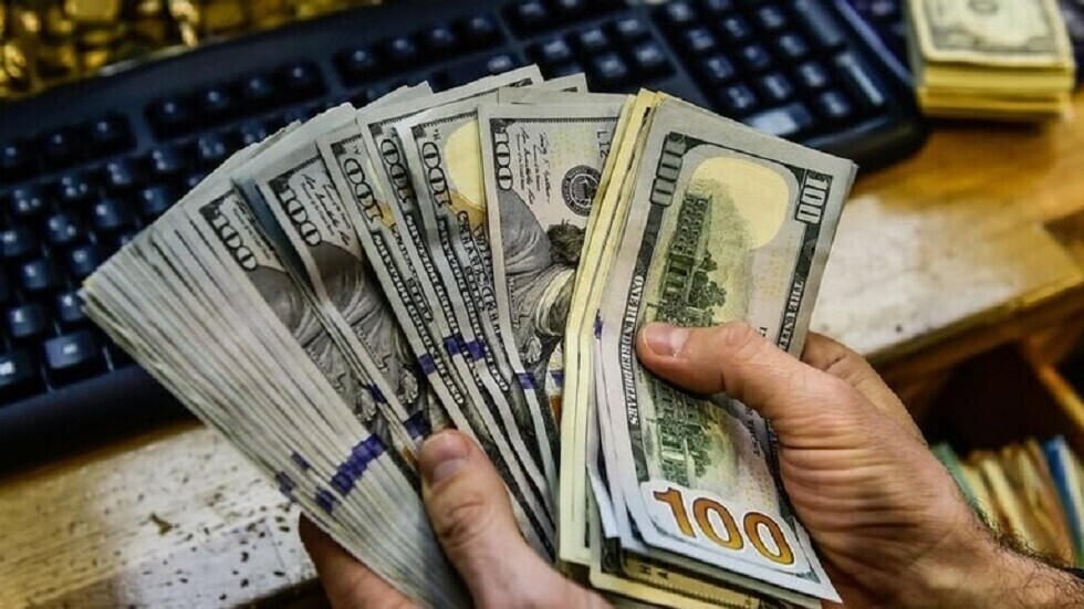ولايتي يعتبر تخلي روسيا والصين عن استخدام الدولار خطوة متقدمة