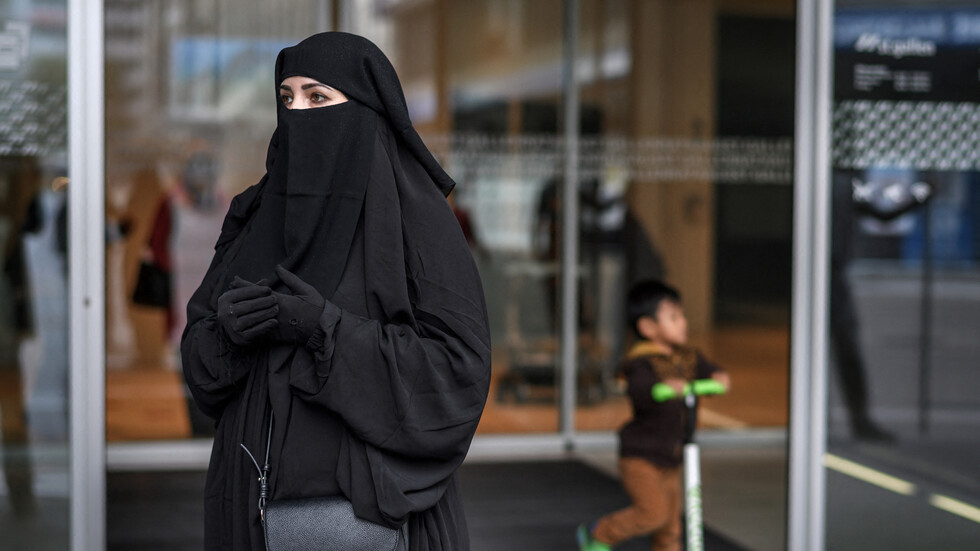 سويسرا.. مساع لفرض غرامات باهظة على مخالفي "حظر البرقع"