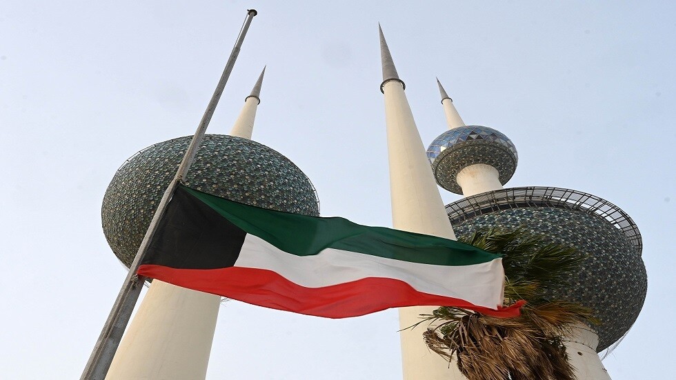 أمير الكويت يصدر مرسوما بإعادة تشكيل الحكومة