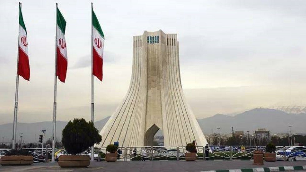 إيران تحتجز درونين مائيين أمريكيين