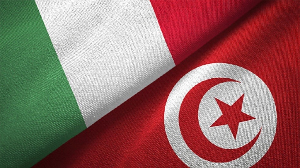 قصتها أثارت ضجة في تونس.. السلطات تبدأ إجراءات استعادة طفلة وصلت وحيدة إلى إيطاليا (صور + فيديو)