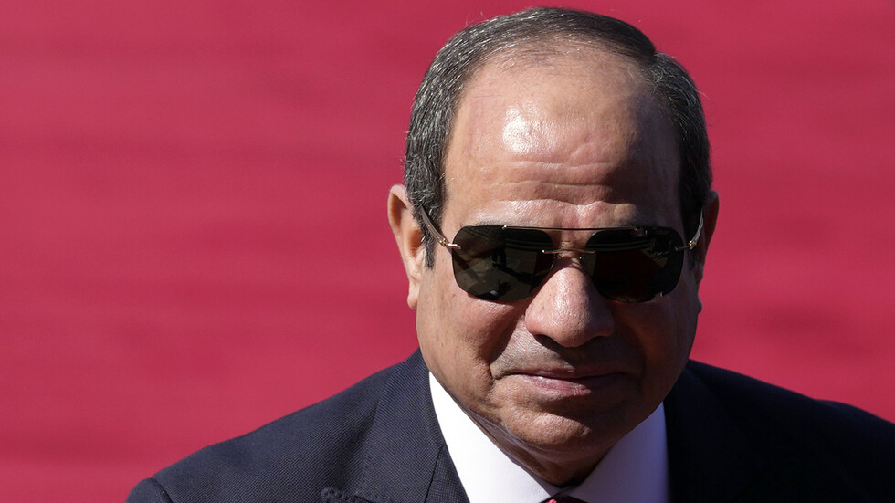 السيسي: اللي قاعد وتحمل مسؤولية الدولة لازم ينتبه لكل خطوة قبل ما يخطوها