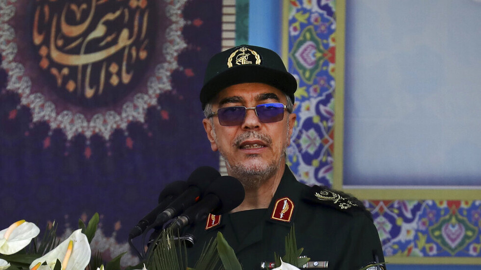 قائد القوات المسلحة الإيرانية يسخر من الاتحاد الأوروبي: اصرفوا أموالي لشراء الفحم الحجري لمواطنيكم