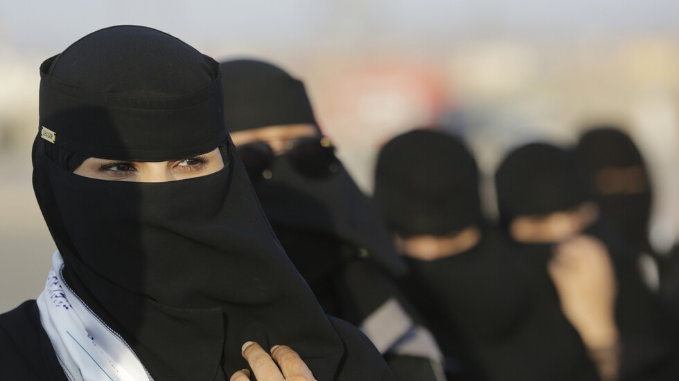 صحيفة تستعرض الأسباب.. حالة طلاق كل 10 دقائق في السعودية