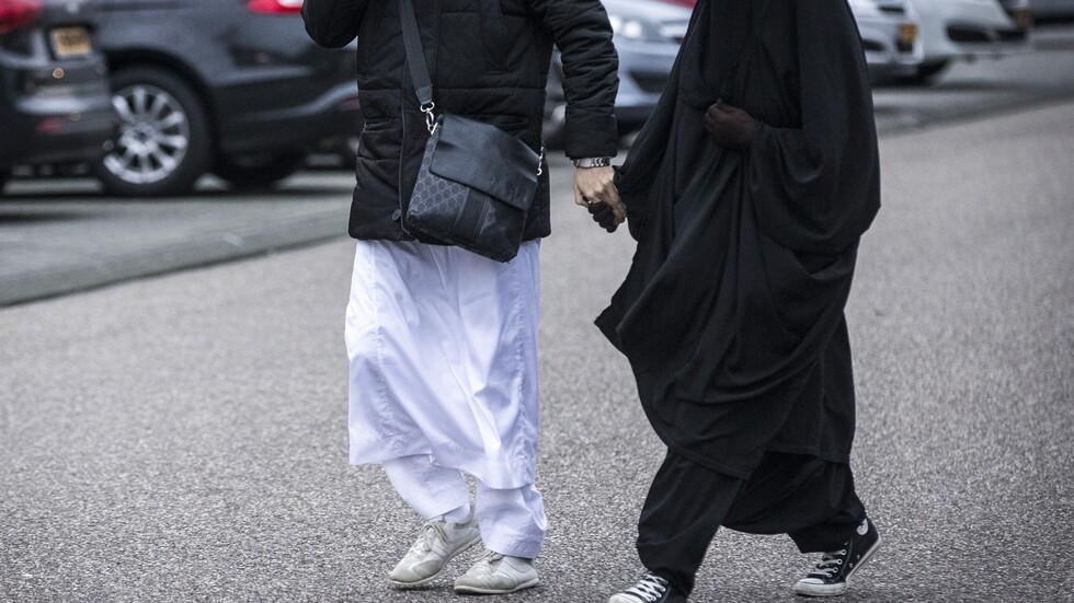 هولندا ستعيد 12 امرأة و28 طفلا من عائلات تنظيم "داعش" من سوريا