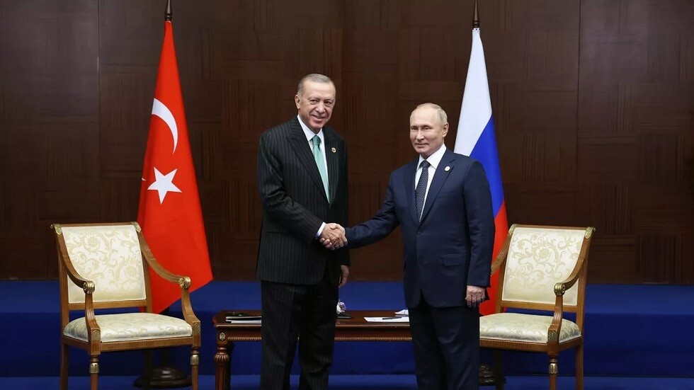 أردوغان وبوتين يبحثان هاتفيا الوضع بشأن "اتفاق الحبوب"