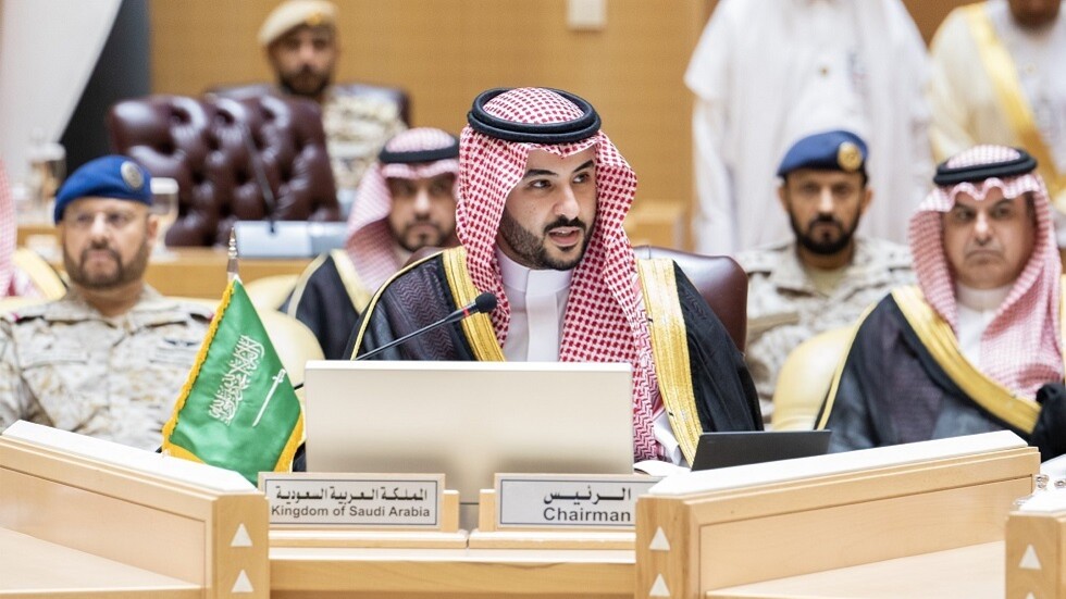 وزير الدفاع السعودي: نسعى لرفع مستوى العمل الدفاعي الخليجي المشترك لمواجهة المخاطر والتهديدات