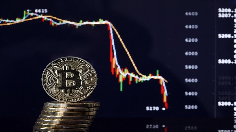 عملة "البيتكوين" تتراجع إلى أدنى مستوى لها في عامين بعد أنباء إفلاس FTX