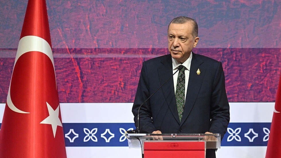 أردوغان يتهم روسيا بـ "عدم الوفاء بالتزاماتها بتطهير المناطق السورية من المسلحين الأكراد"