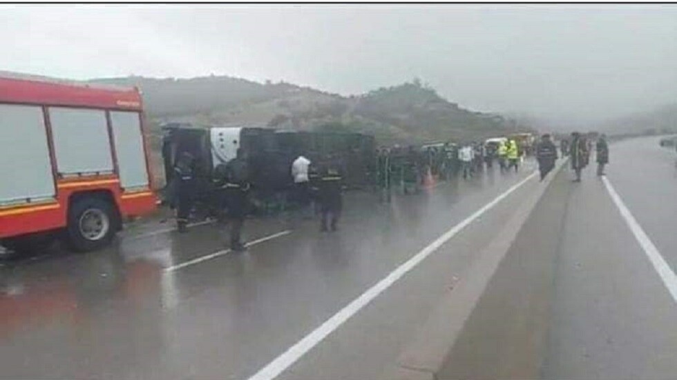 مصرع 11 شخصا على الأقل في حادث مروع بالمغرب (صور)