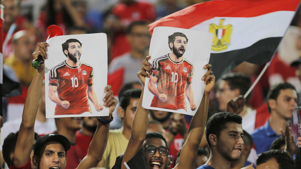 بعد هجوم أشهر شيوخ مصر على لعب ومشاهدة كرة القدم.. دار الإفتاء ترد وتوضح الحكم الشرعي