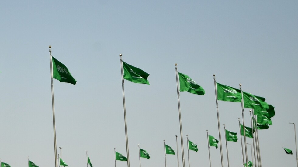 الداخلية السعودية تعلن ضبط شحنة ضخمة من الحبوب المخدرة وتكشف عن جنسيات المتورطين (فيديو)