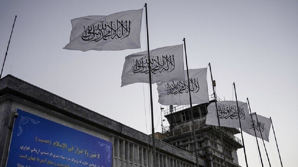 حركة "طالبان" تحظر بث محطتين إذاعيتين