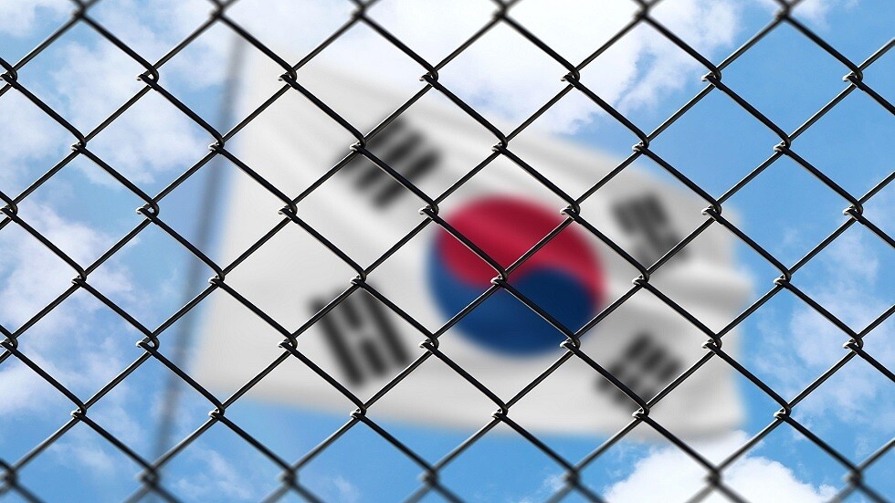 كوريا الجنوبية تتراجع عن إدخال بعض أدوات التقييد المثيرة للجدل بحق المهاجرين