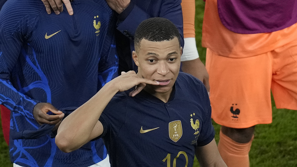 لماذا زار مبابي مقر إقامة منتخب المغرب قبل لقاء إسبانيا؟ (فيديو)