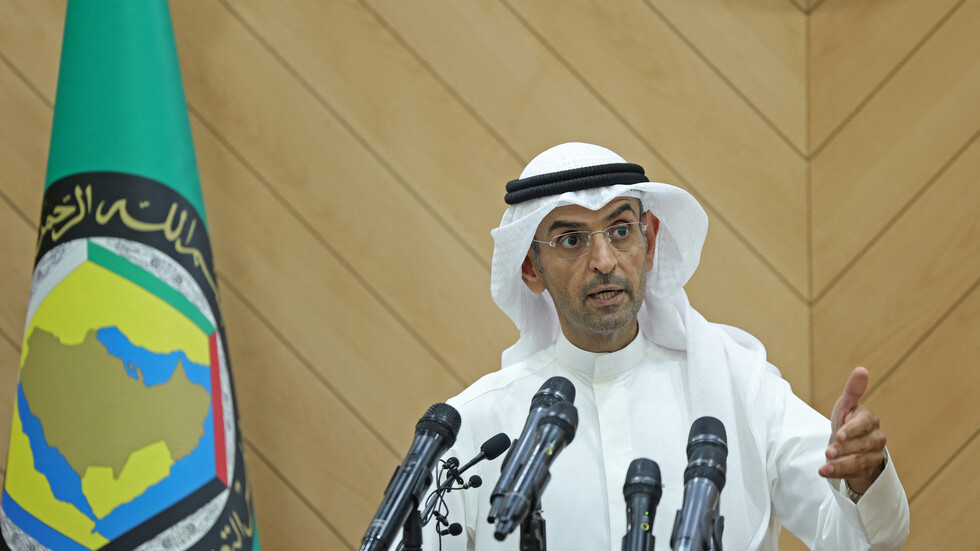 "الجريدة": إعفاء نايف الحجرف من منصب الأمين العام لمجلس التعاون الخليجي قبل انتهاء فترة ولايته