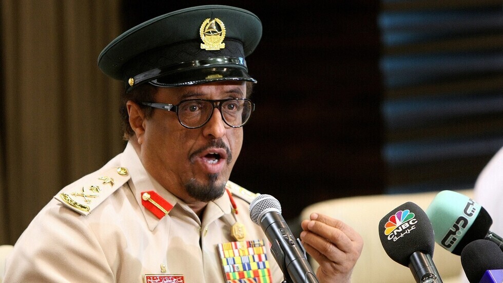 "المدرب يخذله وخصمه يواسيه".. ضاحي خلفان يعلق على بكاء رونالدو