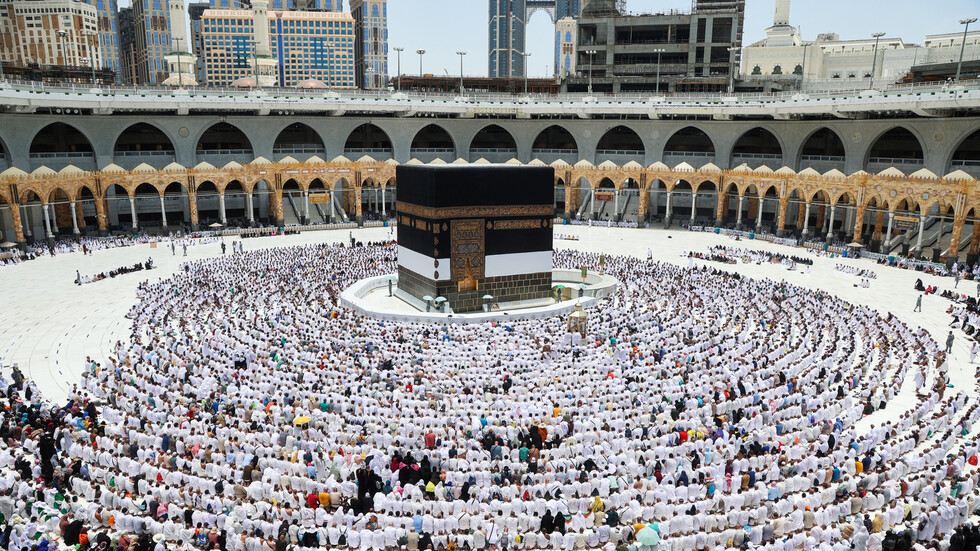 السعودية تعلن إلغاء إجراءات لقاح كورنا للمعتمرين القادمين من إحدى الدول