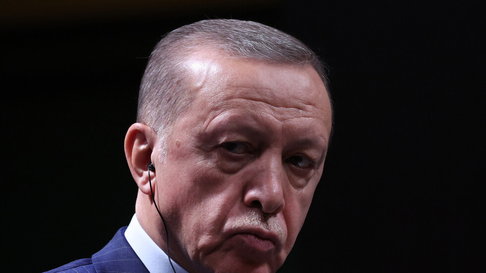 أردوغان: اكتشفنا حقلا نفطيا يعد واحدا من أكبر 10 اكتشافات نفطية في البر حول العالم خلال 2022
