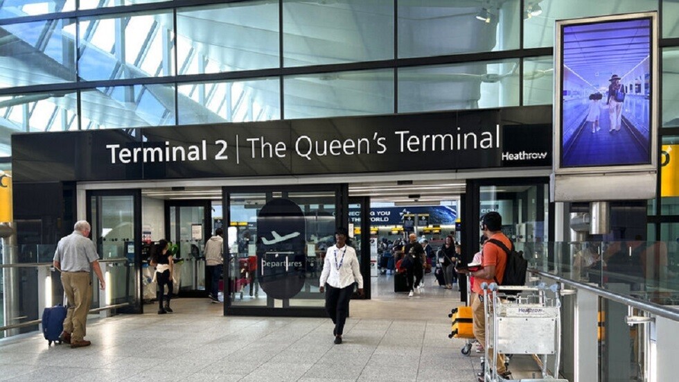 بريطانيا تخفف قواعد حمل السوائل وأجهزة الكمبيوتر في الرحلات الجوية