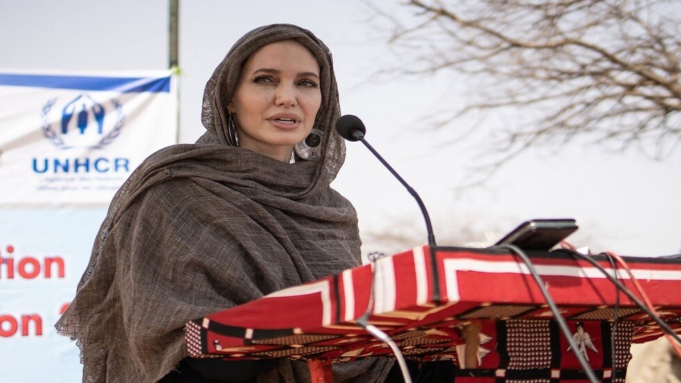 أنجلينا جولي تتخلى عن منصب سفيرة اللاجئين الأممية وتتفرغ للعمل على مستوى أوسع