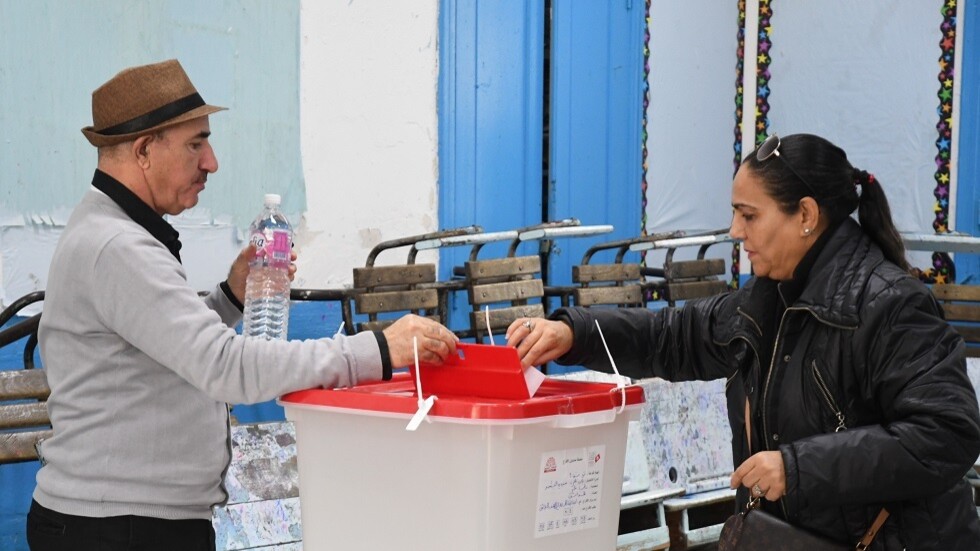 تونس.. التحقيق في شبهة شراء الأصوات بأحد مراكز الاقتراع