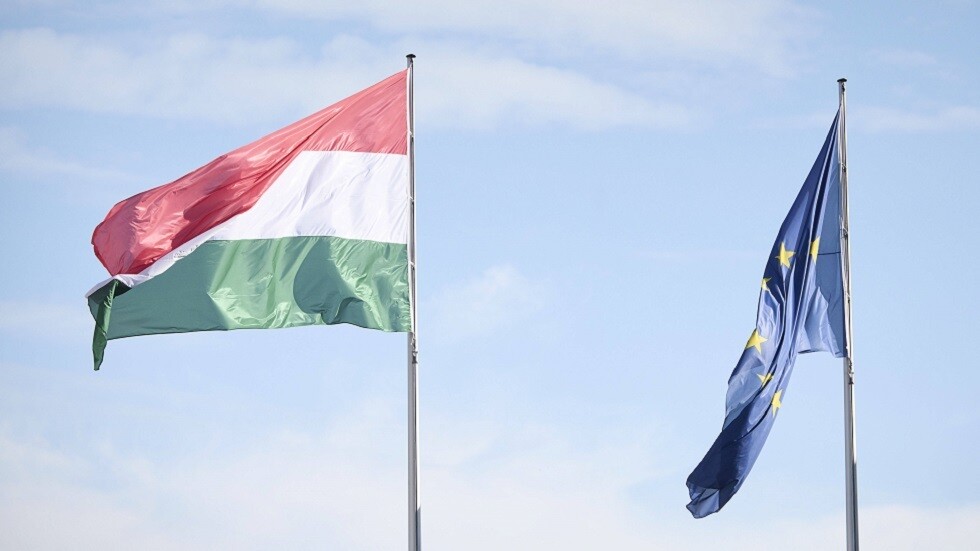 نائب هنغاري معارض يدعو المفوضية الأوروبية للنظر في موقف بودابست من العقوبات ضد روسيا