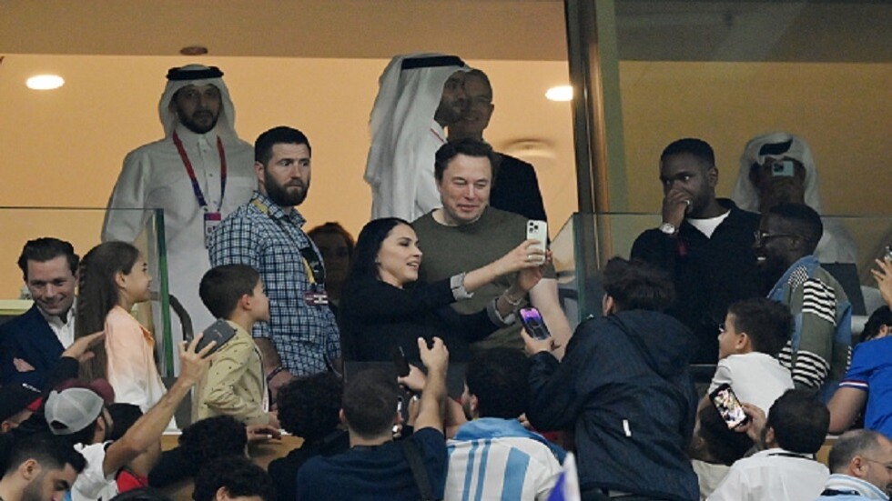 ماسك يحضر نهائي كأس العالم ويسخر من فرنسا بعد هزيمتها بتغريدة عن روسيا (صور)