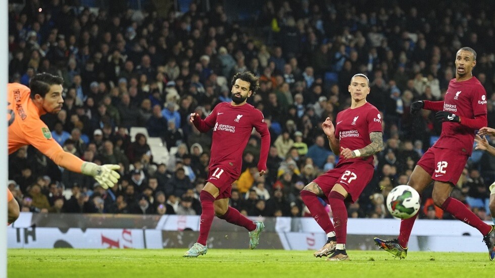 صلاح يحتفل مع ليفربول بأعياد الميلاد (صورة)