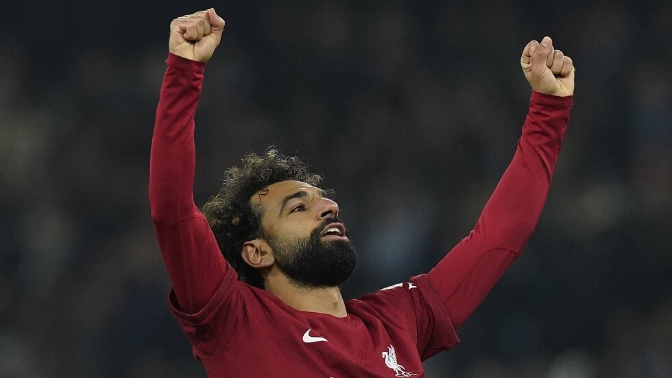 صلاح يشعل منصات التواصل بـ
