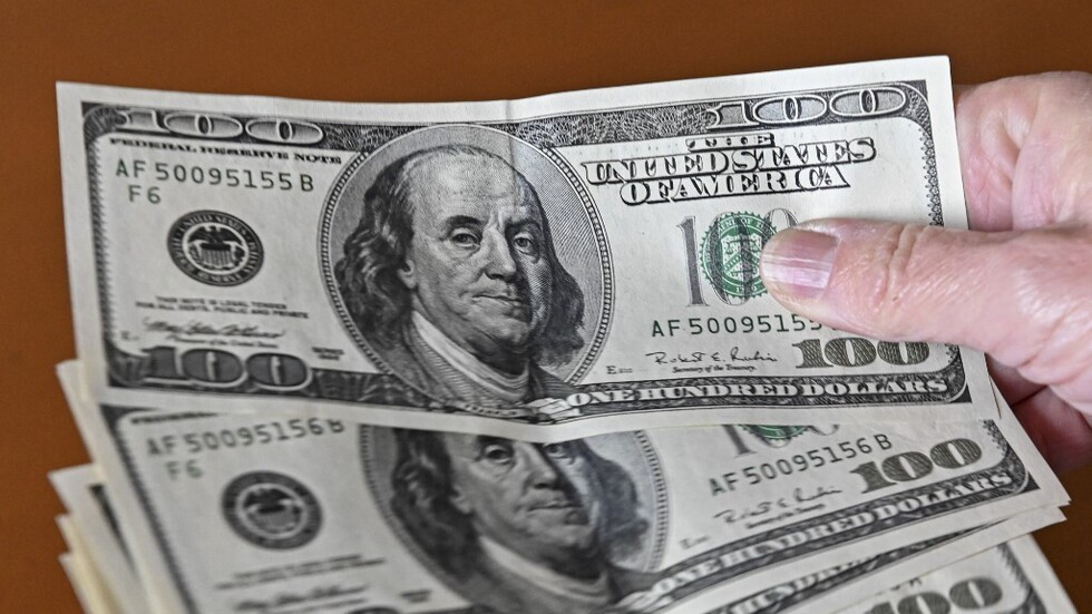 لبنان.. هبوط حاد في سعر صرف الدولار