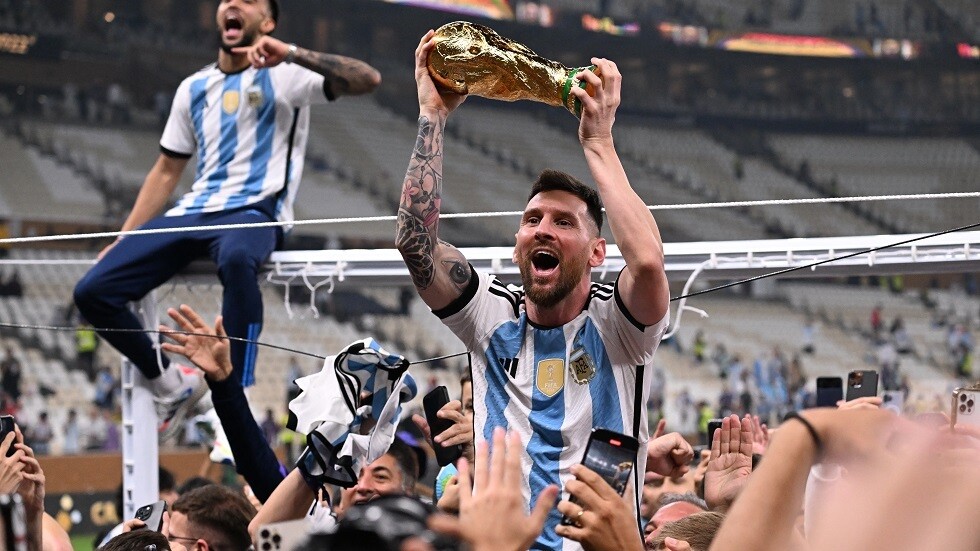 ميسي يكسب أموالا ضخمة من منصة "إنستغرام" بعد فوزه بكأس العالم.. فكم يحصل على المنشور الواحد؟