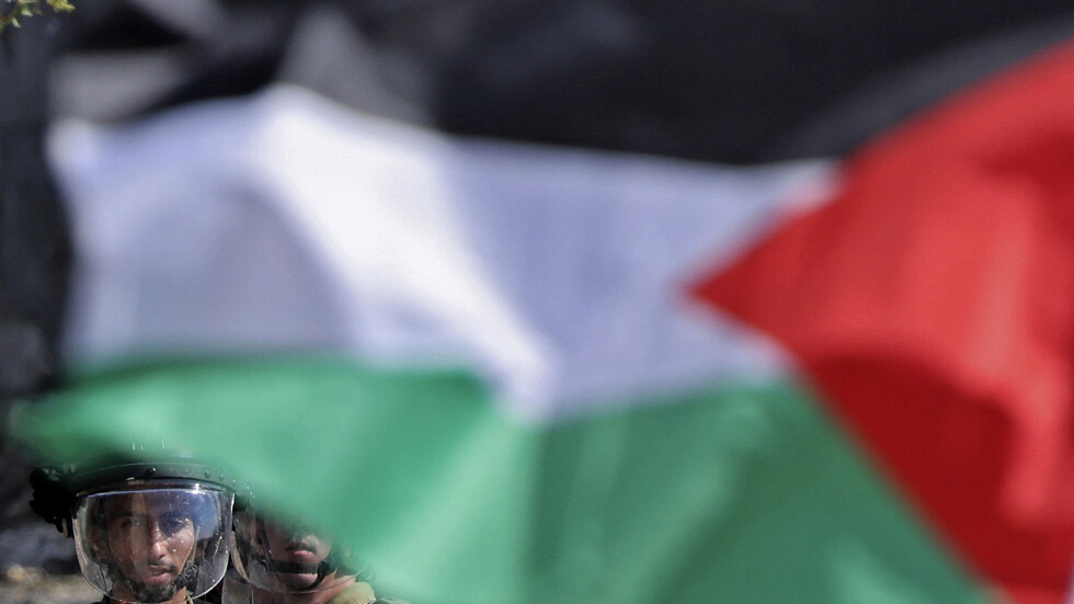 إيتمار بن غفير يأمر بإنزال الأعلام الفلسطينية من كل مكان عام