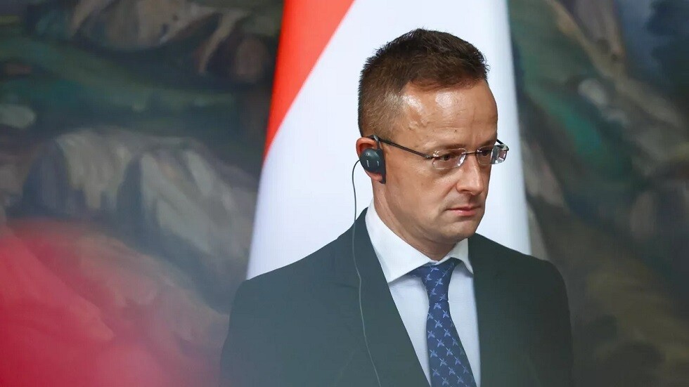 وزير خارجية هنغاريا: إعلان روسيا هدنة عيد الميلاد كان قرارا صحيحا