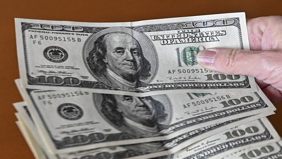 العراق.. الامتثال لنظام "سويفت" يؤثر على سعر صرف الدينار