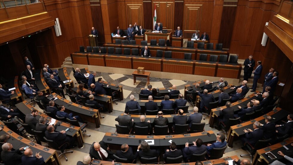 مجلس النواب اللبناني يقف "دقيقة صمت" ويفشل في انتخاب رئيس للمرة الـ11