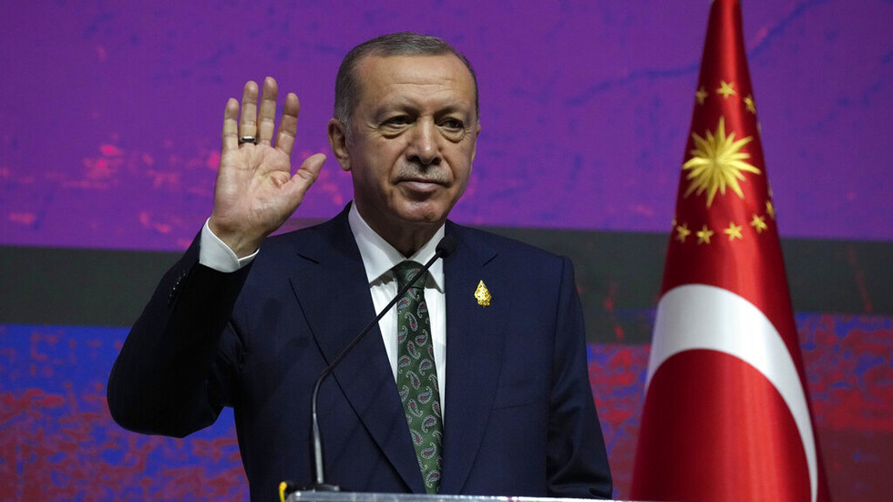 أردوغان يصف المعارضة التركية بـ "الجاهلة"