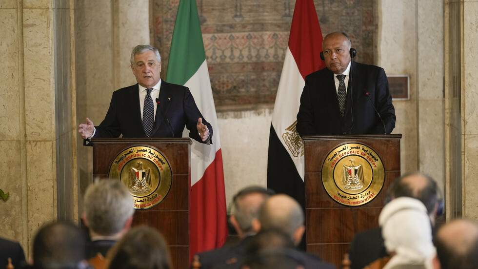 وزير الخارجية الإيطالي يبحث مع نظيره المصري قضيتي ريجيني وباتريك زكي