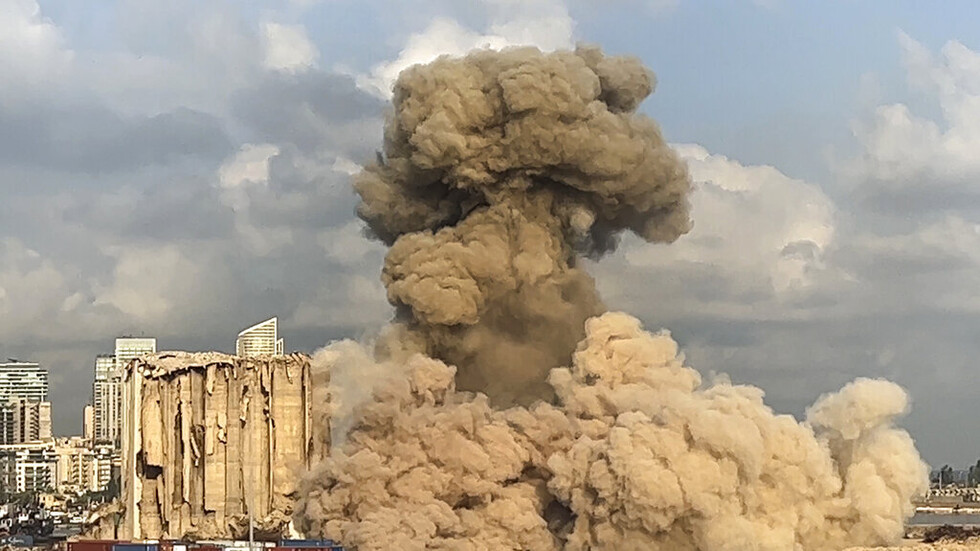 قاضي التحقيق في ملف انفجار مرفأ بيروت يدرج النائب العام و3 قضاة على قائمة المدعى عليهم